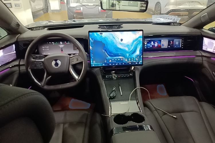 Used Denza Z9 2024 1100 km All-Wheel-Drive Ultra Version Center Console