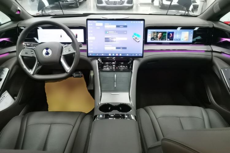 Used Denza Z9 2024 1100 km Four-Wheel Drive Max Version Center Console