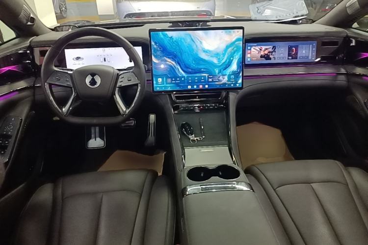 Used Denza Z9 2024 1100 km Four-Wheel Drive Max Version Center Console