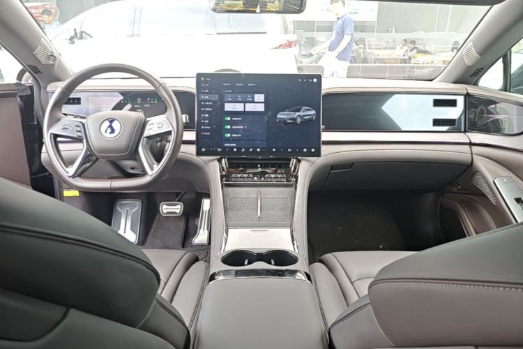 Used Denza Z9 2024 1100 km Four-Wheel Drive Max Version Center Console