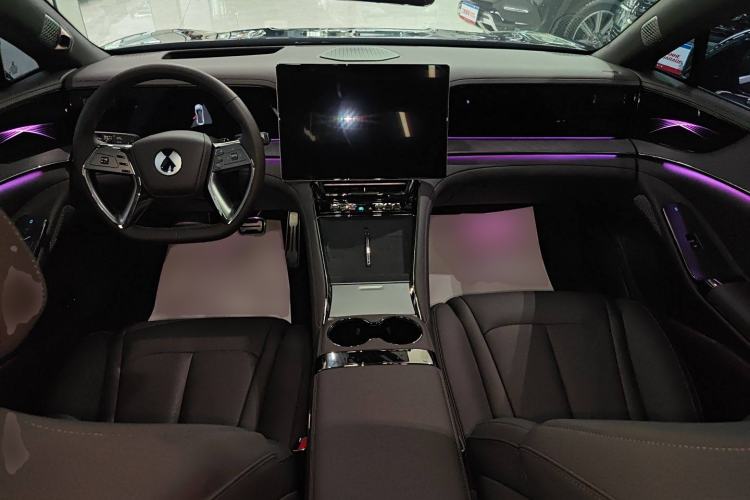 Used Denza Z9 2024 1100 km Four-Wheel Drive Max Version Center Console