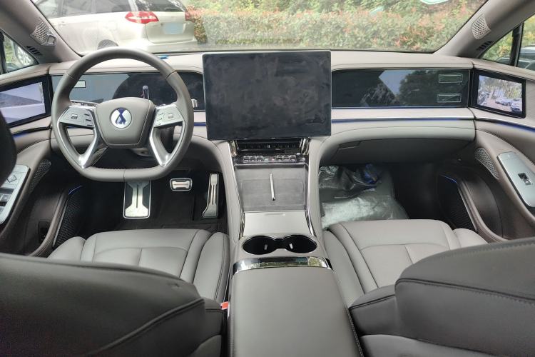 Used Denza Z9 2024 1100 km All-Wheel-Drive Ultra Version Center Console