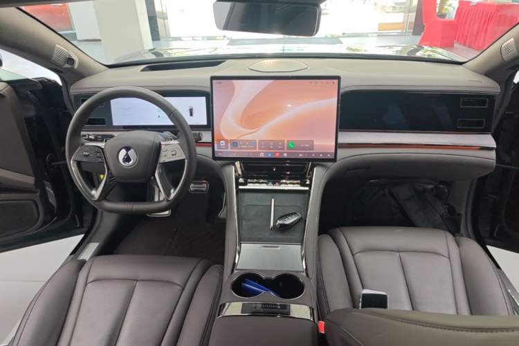 Used Denza Z9 2024 1100 km Four-Wheel Drive Max Version Center Console