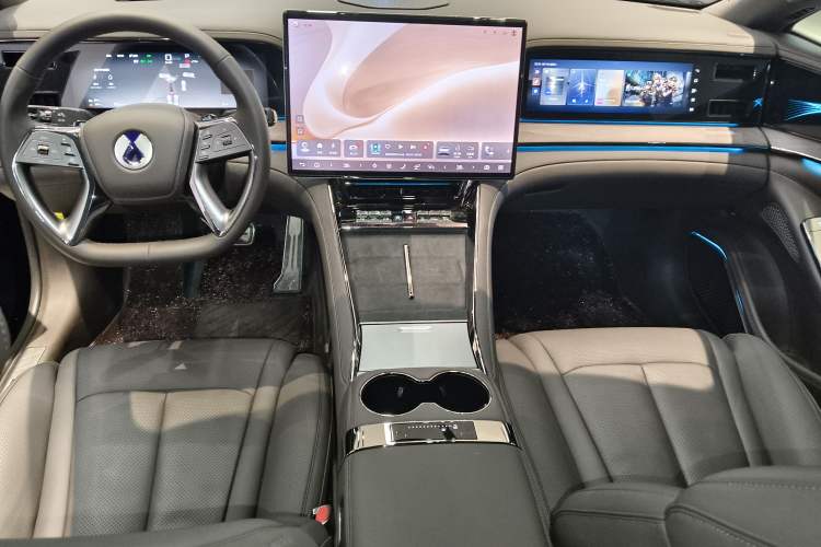 Used Denza Z9 2024 1100 km All-Wheel-Drive Ultra Version Center Console