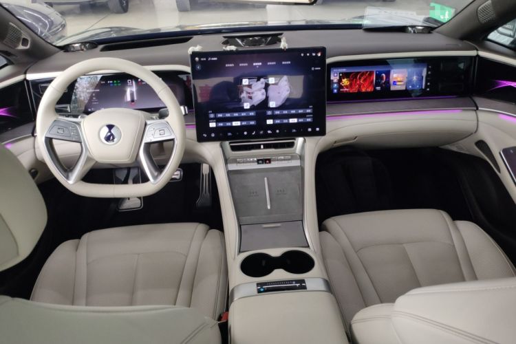 Used Denza Z9 2024 630 km All-Wheel Drive Max Version Center Console