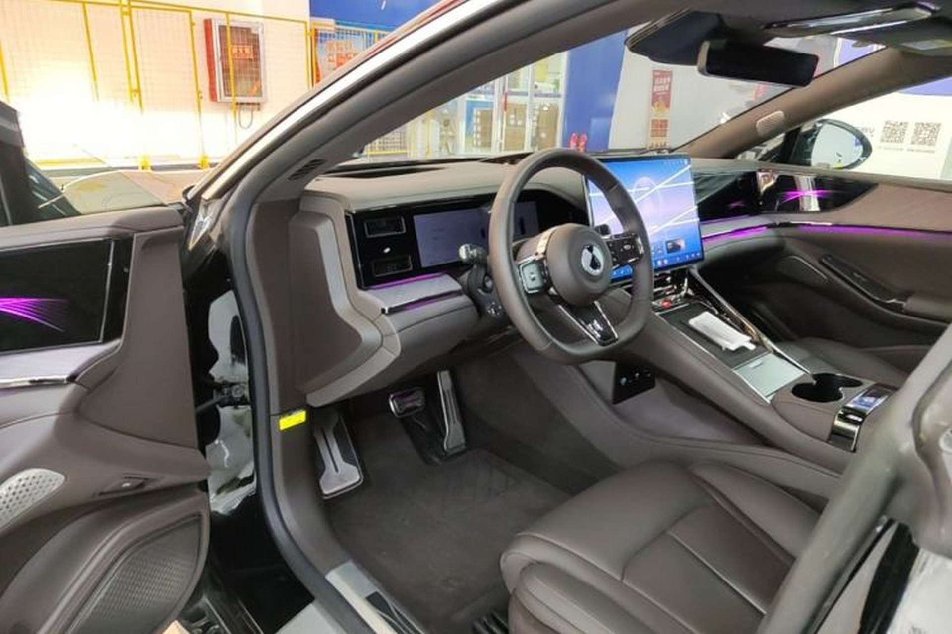 Used Denza Z9 2024 1100 km Four-Wheel Drive Max Version Driver Seat