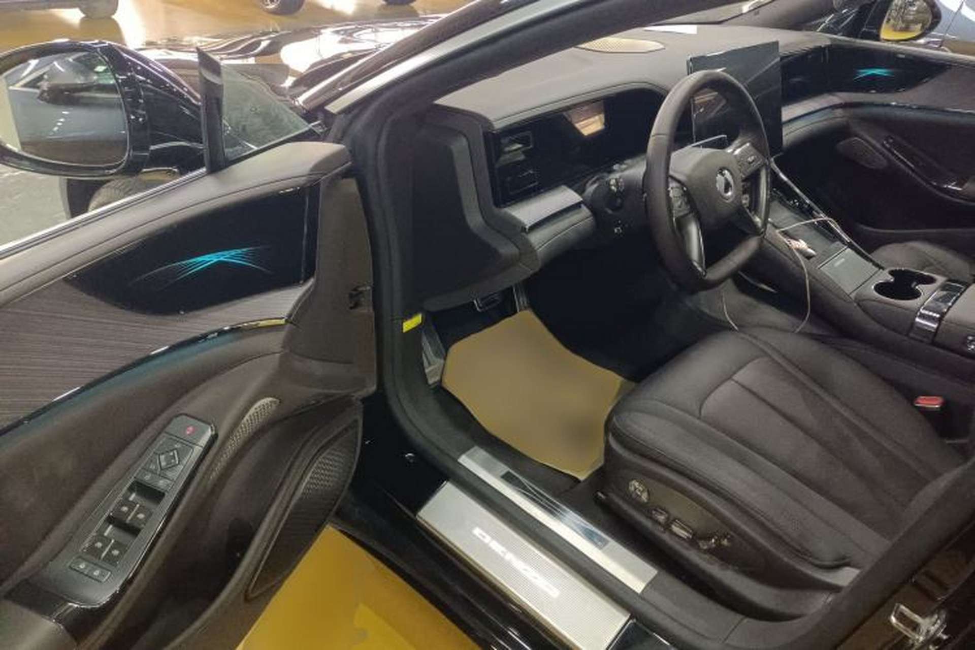 Used Denza Z9 2024 1100 km Four-Wheel Drive Max Version Driver Seat