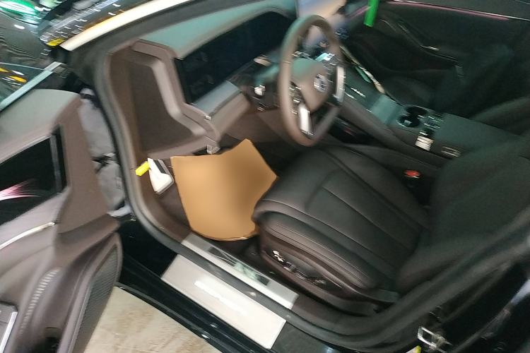 Used Denza Z9 2024 1100 km Four-Wheel Drive Pro Version Driver Seat