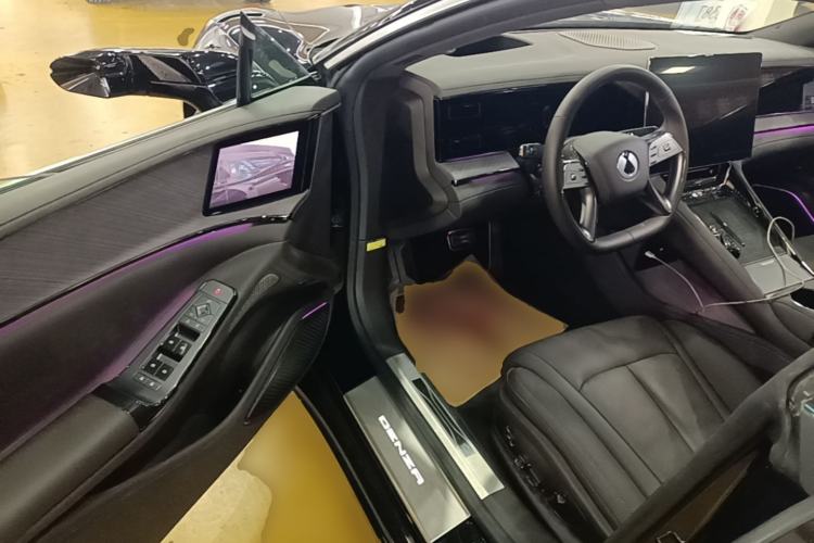 Used Denza Z9 2024 1100 km All-Wheel-Drive Ultra Version Driver Seat