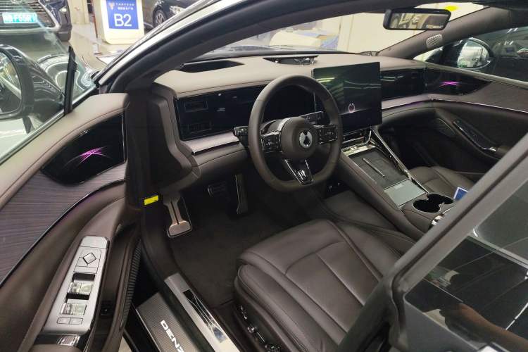 Used Denza Z9 2024 1100 km Four-Wheel Drive Max Version Driver Seat