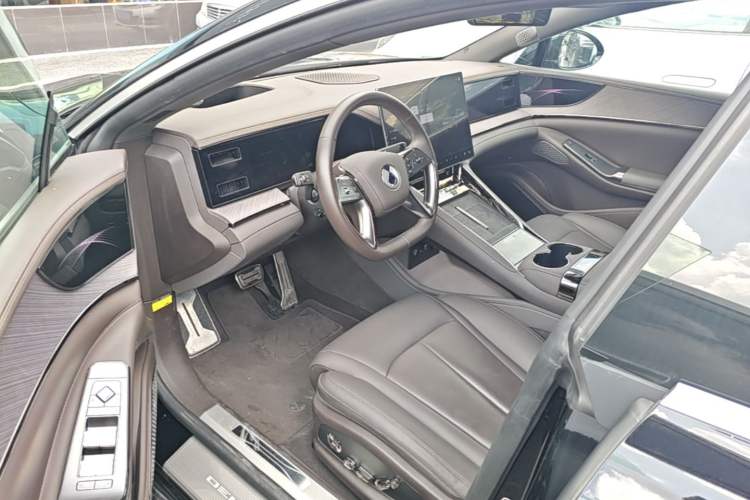 Used Denza Z9 2024 1100 km Four-Wheel Drive Max Version Driver Seat