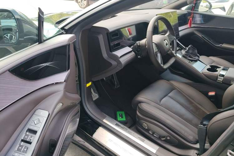 Used Denza Z9 2024 1100 km Four-Wheel Drive Max Version Driver Seat