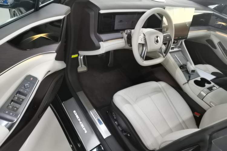 Used Denza Z9 2024 1100 km Four-Wheel Drive Max Version Driver Seat