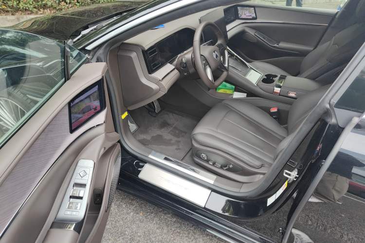 Used Denza Z9 2024 1100 km All-Wheel-Drive Ultra Version Driver Seat