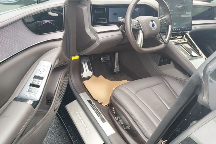 Used Denza Z9 2024 1100 km Four-Wheel Drive Max Version Driver Seat