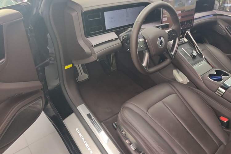 Used Denza Z9 2024 1100 km Four-Wheel Drive Max Version Driver Seat