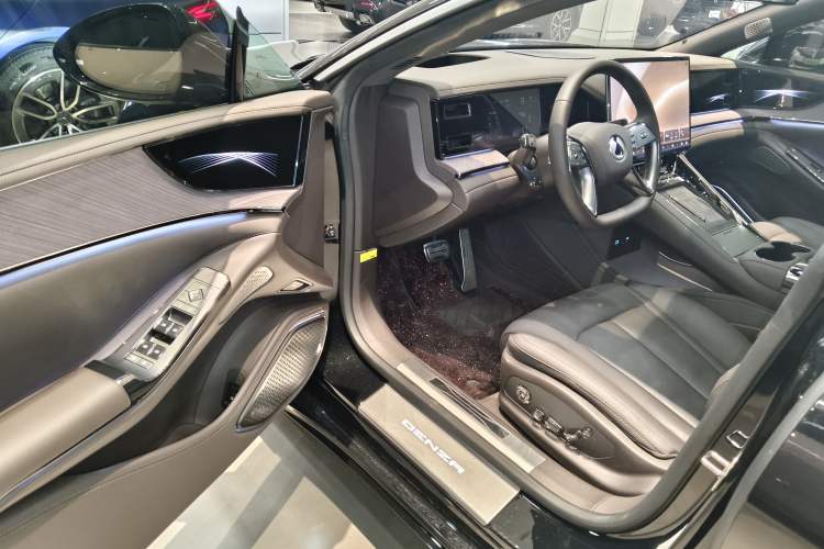 Used Denza Z9 2024 1100 km All-Wheel-Drive Ultra Version Driver Seat