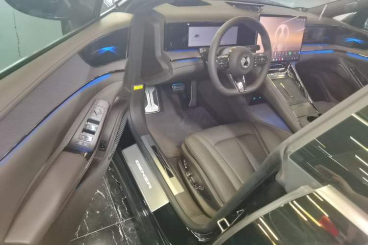 Used Denza Z9 2024 1100 km Four-Wheel Drive Max Version Driver Seat