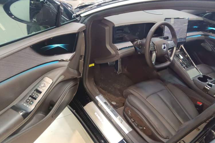 Used Denza Z9 2024 1100 km All-Wheel-Drive Ultra Version Driver Seat