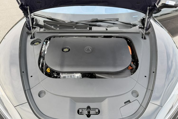 Used Denza Z9 2024 1100 km Four-Wheel Drive Max Version Engine Bay