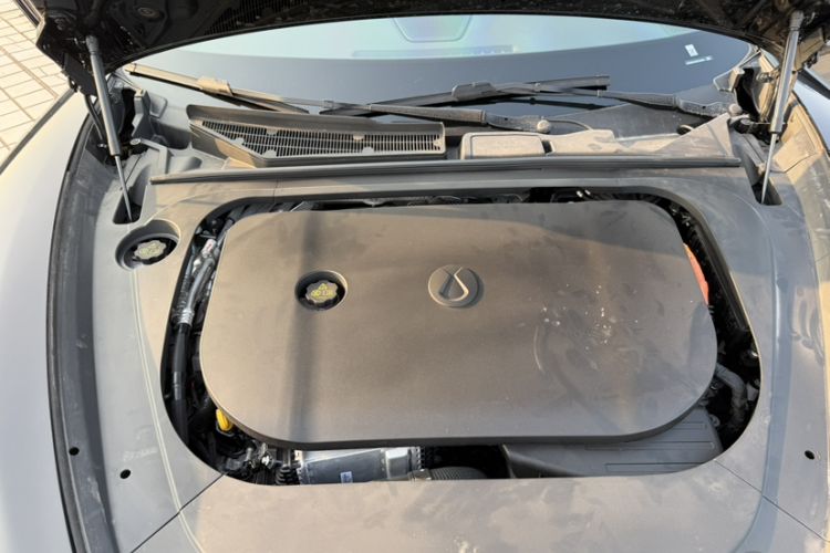 Used Denza Z9 2024 1100 km Four-Wheel Drive Pro Version Engine Bay