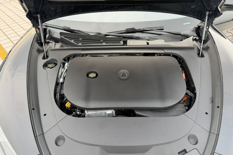 Used Denza Z9 2024 1100 km Four-Wheel Drive Max Version Engine Bay