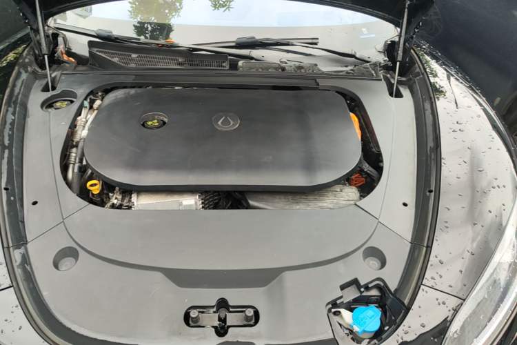Used Denza Z9 2024 1100 km Four-Wheel Drive Max Version Engine Bay