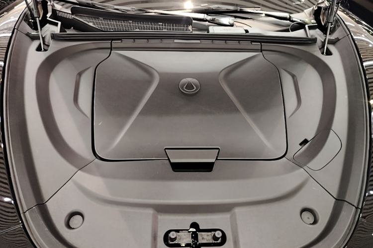 Used Denza Z9 2024 630 km All-Wheel Drive Max Version Engine Bay