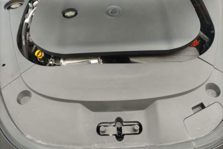 Used Denza Z9 2024 1100 km All-Wheel-Drive Ultra Version Engine Bay