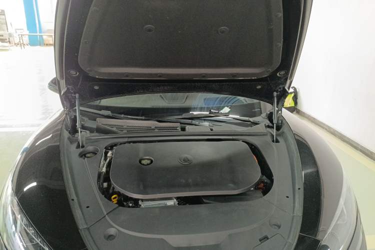 Used Denza Z9 2024 1100 km Four-Wheel Drive Max Version Engine Bay