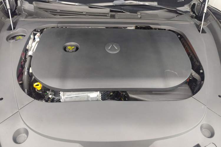 Used Denza Z9 2024 1100 km All-Wheel-Drive Ultra Version Engine Bay
