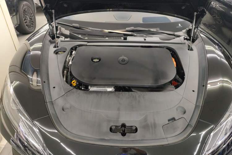 Used Denza Z9 2024 1100 km Four-Wheel Drive Max Version Engine Bay