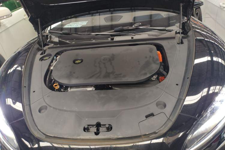 Used Denza Z9 2024 1100 km All-Wheel-Drive Ultra Version Engine Bay