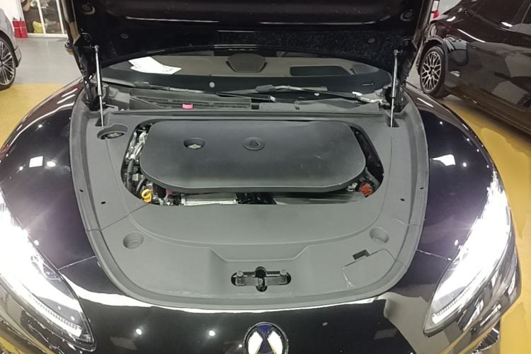 Used Denza Z9 2024 1100 km Four-Wheel Drive Max Version Engine Bay