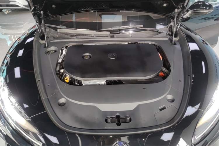 Used Denza Z9 2024 1100 km Four-Wheel Drive Max Version Engine Bay