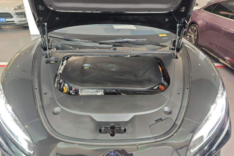 Used Denza Z9 2024 1100 km Four-Wheel Drive Max Version Engine Bay