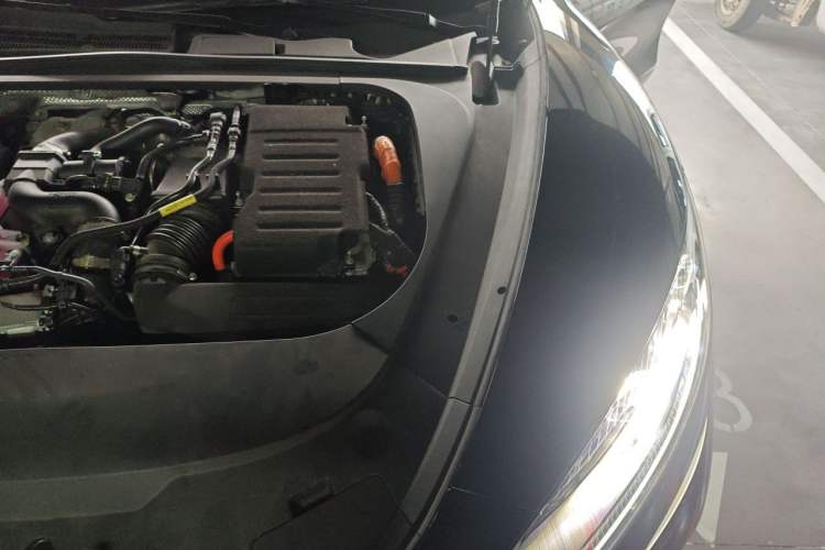 Used Denza Z9 2024 1100 km All-Wheel-Drive Ultra Version Engine Bay Left