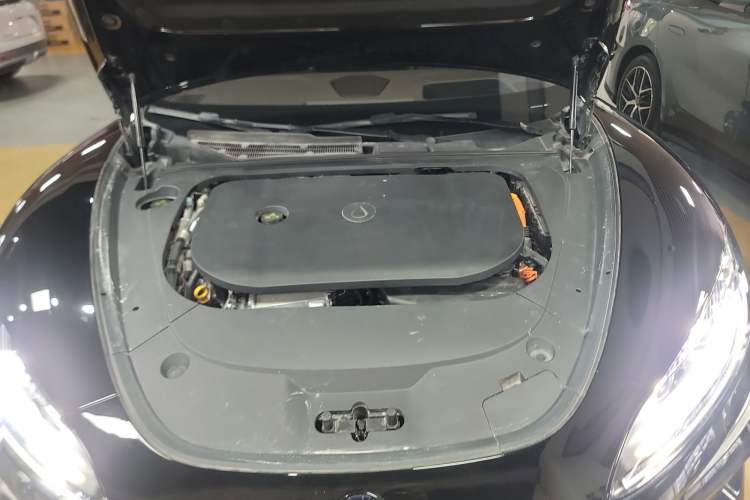 Used Denza Z9 2024 1100 km All-Wheel-Drive Ultra Version Engine Bay