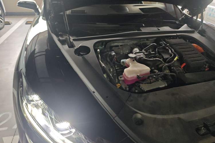 Used Denza Z9 2024 1100 km All-Wheel-Drive Ultra Version Engine Bay Right