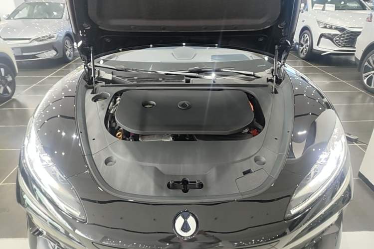 Used Denza Z9 2024 1100 km All-Wheel-Drive Ultra Version Engine Bay