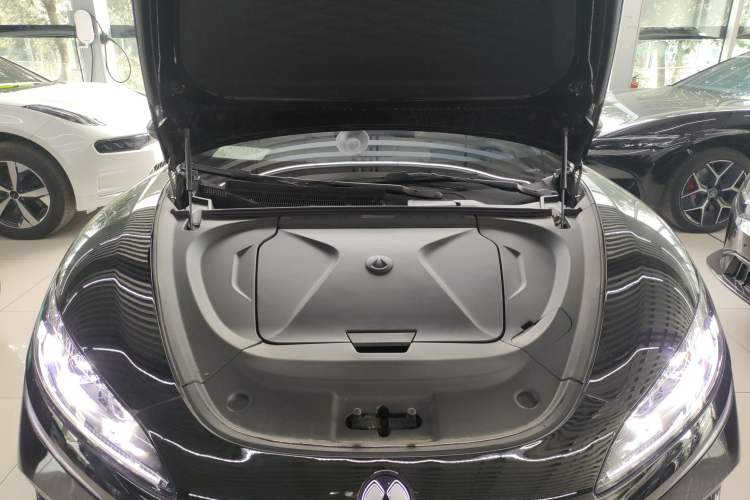 Used Denza Z9 2024 630 km All-Wheel Drive Max Version Engine Bay