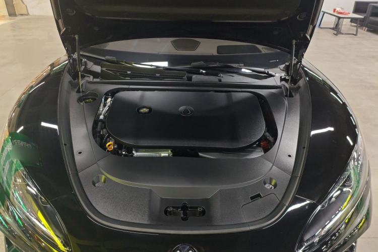 Used Denza Z9 2024 1100 km Four-Wheel Drive Max Version Engine Bay