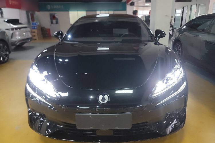 Used Denza Z9 2024 1100 km All-Wheel-Drive Ultra Version Exterior 1