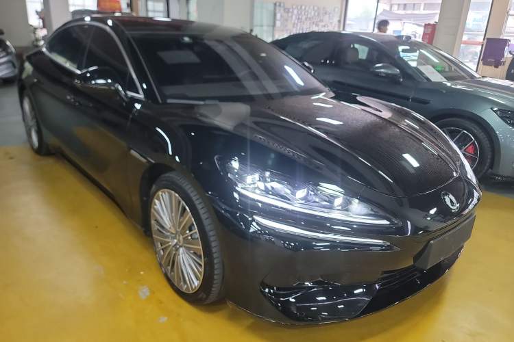 Used Denza Z9 2024 1100 km All-Wheel-Drive Ultra Version Exterior 2