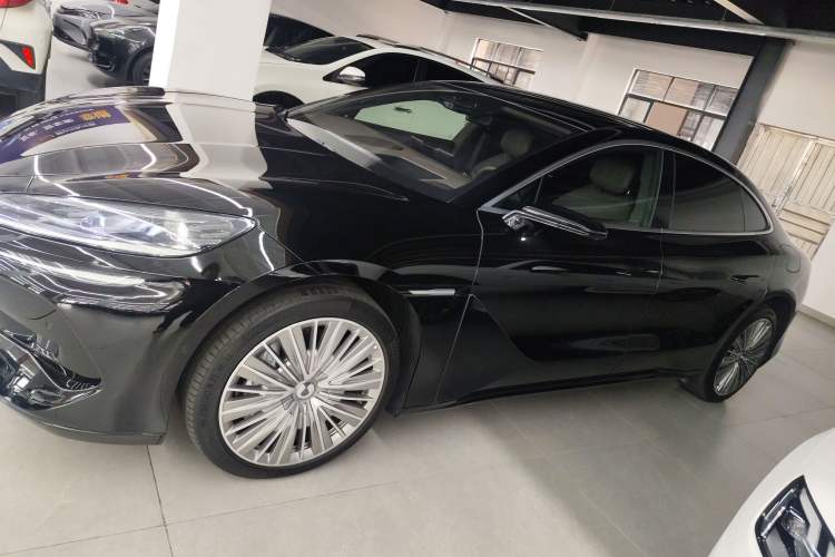 Used Denza Z9 2024 1100 km All-Wheel-Drive Ultra Version Exterior 3