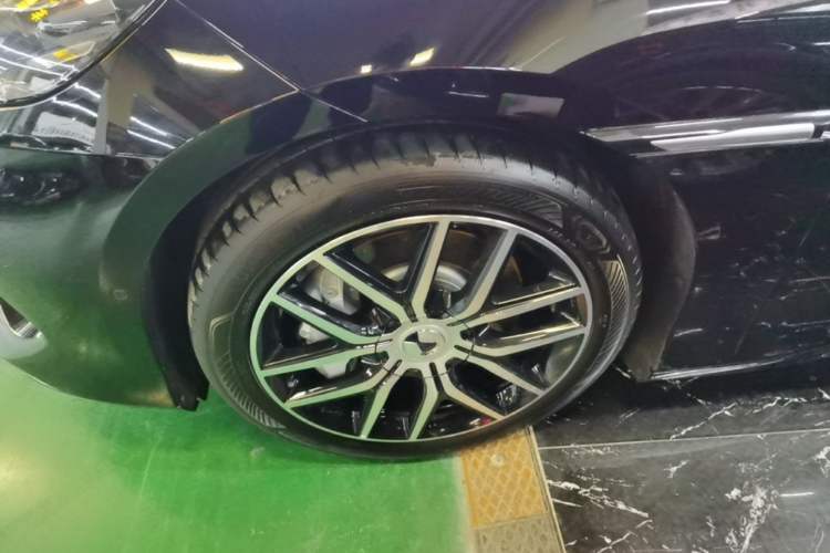 Used Denza Z9 2024 1100 km Four-Wheel Drive Max Version Exterior 4