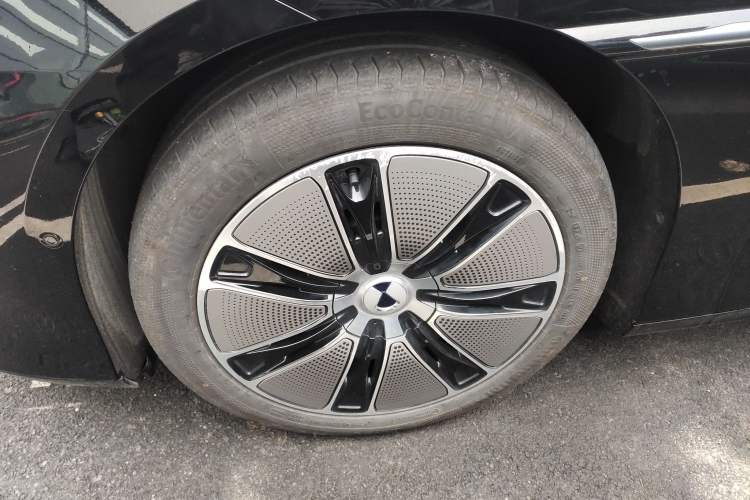 Used Denza Z9 2024 1100 km Four-Wheel Drive Max Version Exterior 4