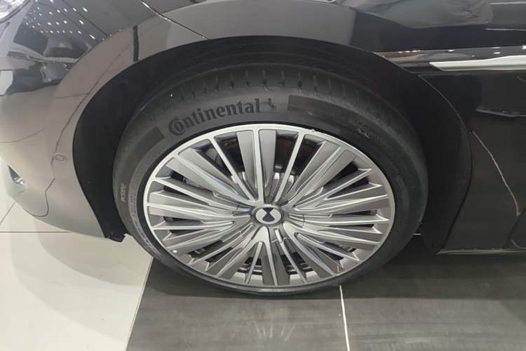 Used Denza Z9 2024 1100 km All-Wheel-Drive Ultra Version Exterior 4