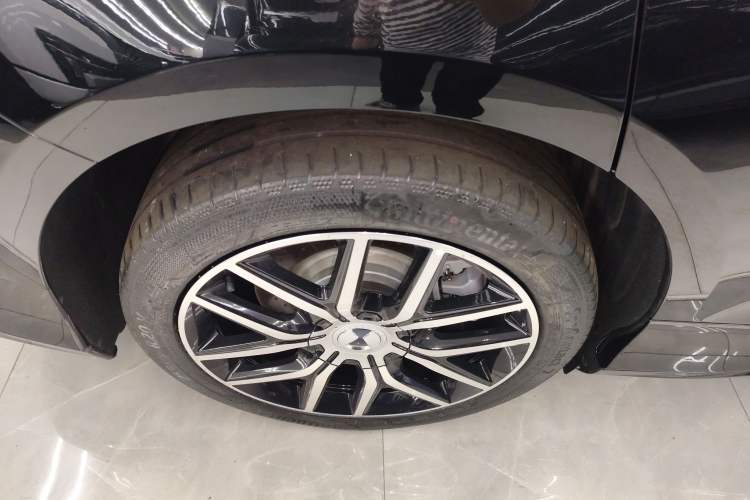 Used Denza Z9 2024 1100 km Four-Wheel Drive Max Version Exterior 5