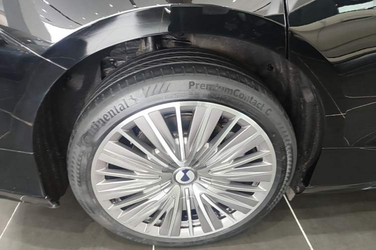 Used Denza Z9 2024 1100 km All-Wheel-Drive Ultra Version Exterior 5